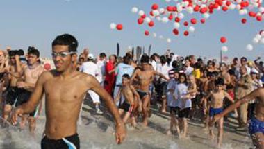 دبي تسبح على شاطئ أم سقيم في انطلاق الدورة الخامسة