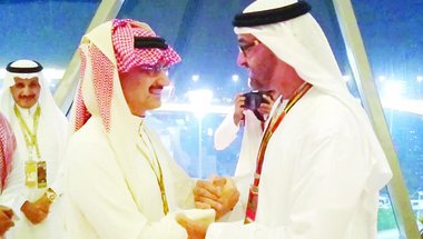 الوليد يلبي دعوة  محمد بن زايد ويحضر «الفورمولا 1» في أبو ظبي