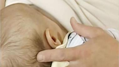الرضاعة الطبيعية قد توفر ملايين الدولارات