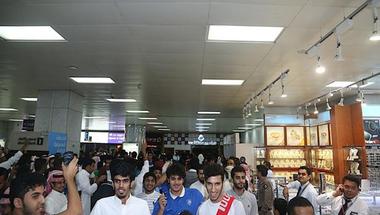 جماهير الهلال تجاهلت النتائج السيئة ووجهت رسالة للاعبين في مطار جدة