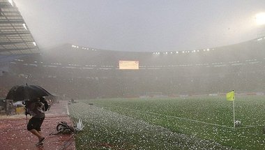 الثلوج تؤجل مباراة بالدوري الجزائري