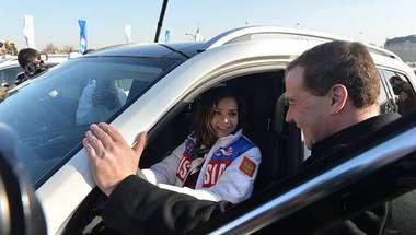 روسيا تكافئ أبطالها الأولمبيين بسيارات فارهة