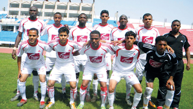 لاعبو الشعب اليمني يعتدون على مشجع