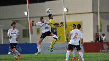 حمدان بن محمد يعتمد نظام أكاديميات كرة القدم في دبي