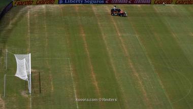 العشب الباهت في ملعب أرينا يهدد لاعبي إنجلترا وإيطاليا