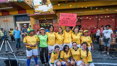 صورة | عاهرات البرازيل ينظمن مباراة لكرة الشوارع لتحدي المجتمع