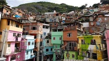صورة | العشوائيات في البرازيل تتزين بألوان منتخبات المونديال