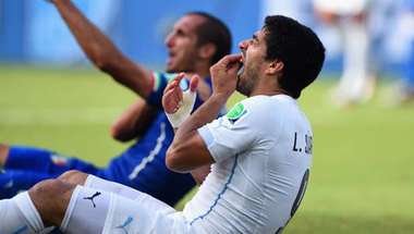 كأس العالم 2014 | تقرير: لويس سواريز عضّ 8 وليس 3 لاعبين!