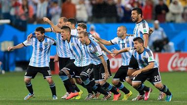 وصول سابيلا و ماسكيرانو صمام الأمان و ميسي التائه في أهم لقطات مباراة الأرجنتين و هولندا