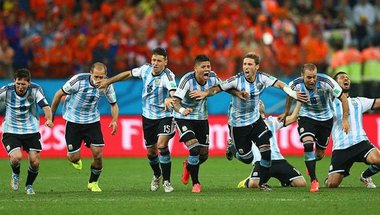 الأرجنتين في النهائي ! .. الكابوس البرازيلي مستمر