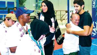 لقاء إنساني لحمدان بن محمد مع شباب متلازمة داون