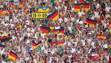 احتفالات في ألمانيا.. والصمت يخيم على فرنسا عقب المباراة 