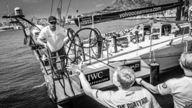 “عزام” يصل ميناء أليكانتي الإسباني استعداداً لبدء “سباق فولفو للمحيطات”