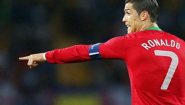 بالصور| رونالدو يحتفل بتأهل البرتغال لـ"يورو 2016" في المغرب