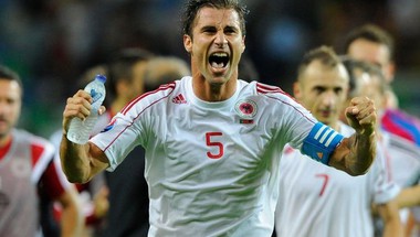 قائد ألبانيا: "على لاعبي صربيا شراء الجعة ومتابعتنا عبر التلفاز في الأورو"