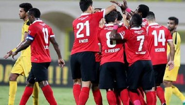 الأهلي يعاقب الشارقة بثلاثية في الدوري الإماراتي