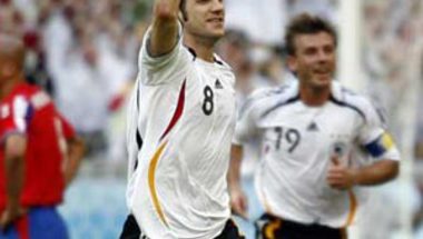 النيابة الألمانية تدرس فتح تحقيق في احتمالية شراء أصوات لتنظيم كأس العالم 2006