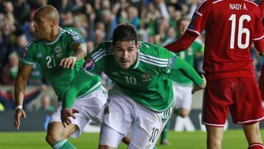 أيرلندا الشمالية تهزم اليونان وتتأهل لنهائيات بطولة اوروبا 2016