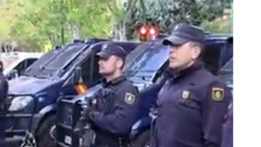 فيديو .. الأمن الإسباني يمنع وقع أي ضحايا.. عدا لاعبي ريال مدريد