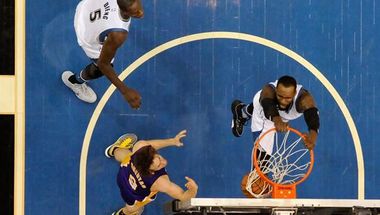 فيديو: ليكرز يواصل مسلسل السقوط في دوري السلة الامريكي