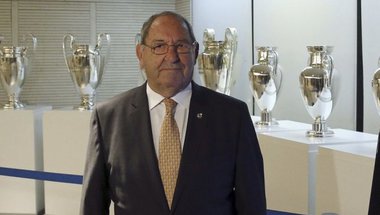 ريال مدريد يعين خينتو بمنصب الرئيس الفخري