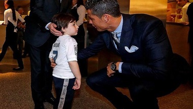 بالفيديو: كريستيانو رونالدو يستقبل الطفل اللبناني حيدر في النادي الملكي