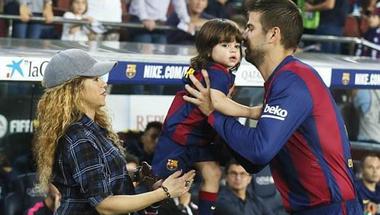 لاعب برشلونة جيرارد بيكيه يرزق بطفله الثاني