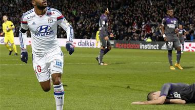 لاكازيتي يسجل هدفه الـ21 و ليون يعزز صدارته للدوري الفرنسي
