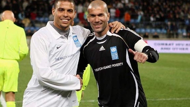 أصدقاء زيدان و رونالدو في مباراة خيرية ضد "الإيبولا"