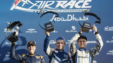 بونهوم يحرز لقب أبوظبي في افتتاح البطولة العالمية لسباق ريد بُل الجوي