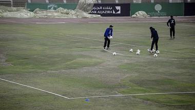 بالصور : الفتح يستنجد برعاية الشباب لسوء حالة الملعب