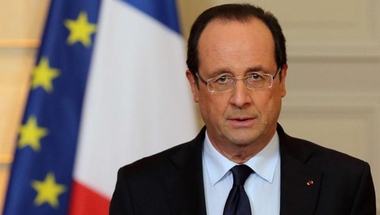 رئيس فرنسا هولاند قدم الدعم للضحية الذي تعرض لهحوم عنصري