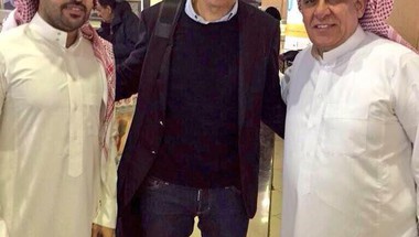 بالصور : وصول مدرب الهلال اليوناني دونيس إلى الرياض
