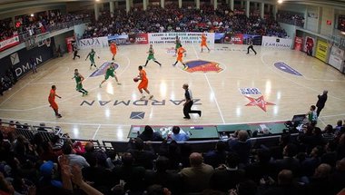بيبلوس يحقق فوزا مثيرا على هومنتمن في دوري السلة اللبناني