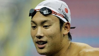 إيقاف السباح الياباني توميتا 18 شهرا بسبب سرقة كاميرا