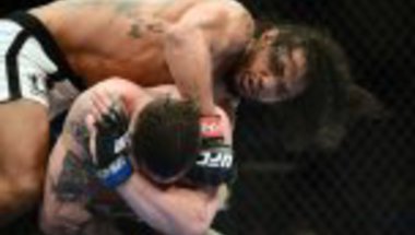 هندرسون يهزم الطفل المعجزة ثاتش في UFC60!!