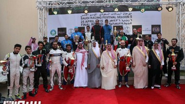 بالصور أمير منطقة الرياض يتوج الفائزين في الجولة الختامية بمهرجان السباقات السعودية الخامس