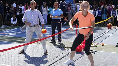 بالصور| أهم 10 معلومات عن "فوزنياكي" منافسة أوباما في التنس