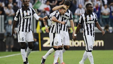 جوفنتوس يفوز على نابولي 3-1 بصعوبة في الدوري الإيطالي