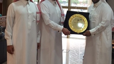 رابطة فرق أحياء الرياض تقدم العضوية الفخرية للعجلان
