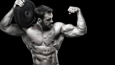 10 تمارين مثالية لبناء العضلات في تدريبات كمال الأجسام