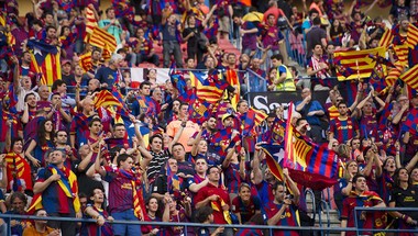 برشلونة يحتج ضد عقوبة "النشيد"