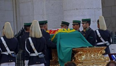 أوزيبيو رمزاً للبرتغال بنقل جثمانه إلى مقبرة البانتيون