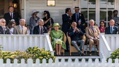 الملكة إليزابيث تنضم إلى عملاء بنتلي المشاركين في كأس بنتلي للبولو