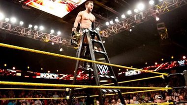 فين بالور يحتفظ ببطولة NXT.. تعرف على نتائج العرض