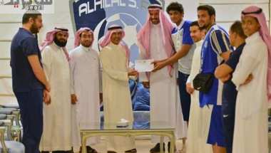 إدارة النادي تكرم اللاعب “محمد السويلم” بعد حصوله على جائزة أفضل لاعب في البطولة الخليجية