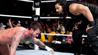 WWE تخطط لكسر رقم بانك عن طريق رومان رينز