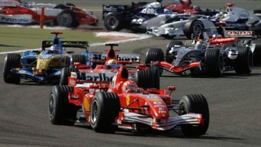 اتهام بريطاني باقتحام الحلبة أثناء سباق سنغافورة لـ "الفورمولا 1"