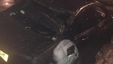 مهاجم بلاكبول يعرض فيديو لسيارته الفخمة وهي تحترق