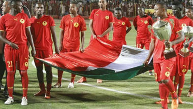المريخ السوداني يعاقب لاعبيه الأجانب